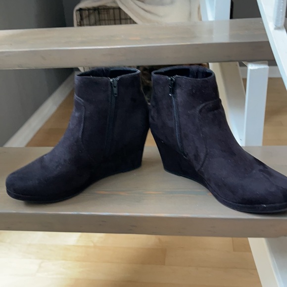 Black Suede Fringe Wedge Bootie - Sz 10 - Picture 2 of 2